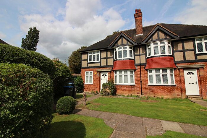 2 Bedroom Maisonette To Rent In Tregenna Close, Oakwood, N14