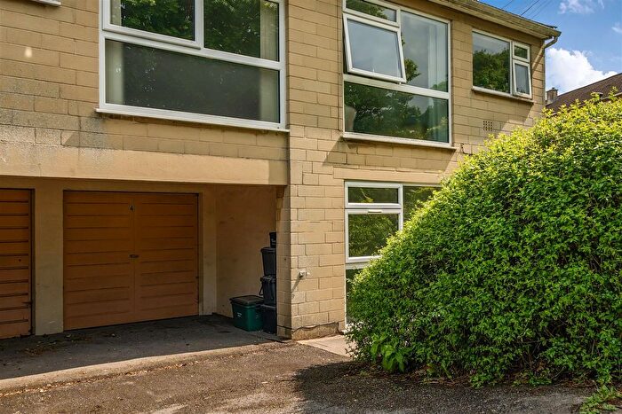 2 Bedroom Flat For Sale In Worcester Court, Bath, BA1