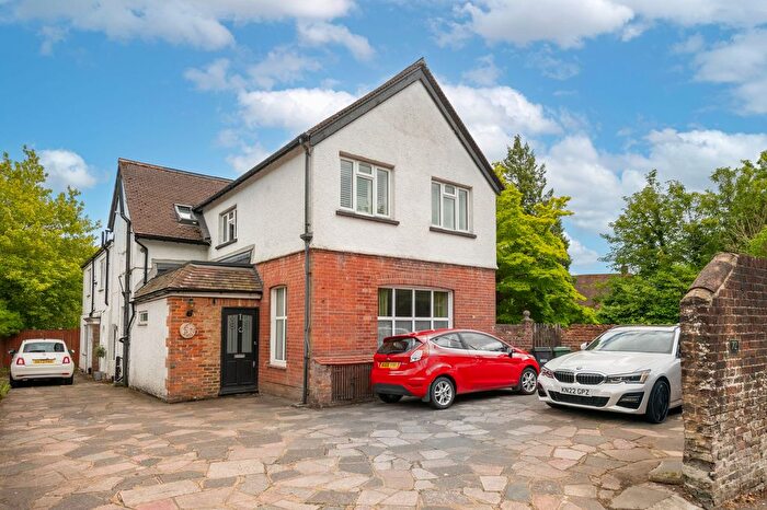 2 Bedroom Flat For Sale In Reigate Hill, Reigate, RH2