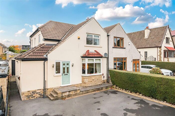 3 Bedroom Semi Detached House For Sale In Crowther Avenue, Calverley, Pudsey, West Yorkshire, LS28