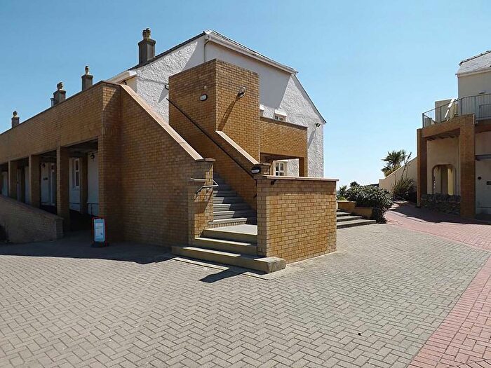 3 Bedroom Flat To Rent In Plas Darien, Trearddur Bay, LL65