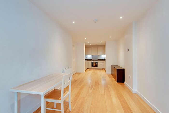 2 Bedroom Flat For Sale In Denman Avenue, Southall, UB2