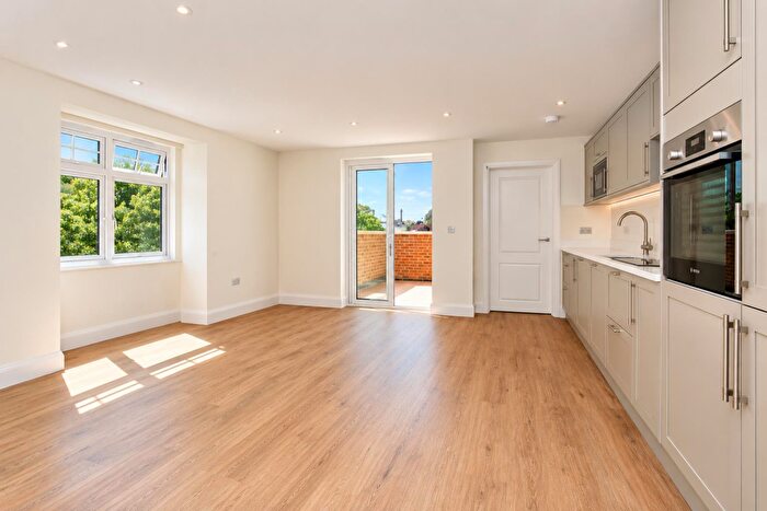 3 Bedroom Flat For Sale In Brompton House, Brambledown Road, Sanderstead, CR2