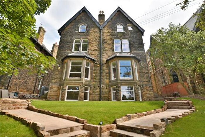 2 Bedroom Flat To Rent In Hollin Lane, Far Headingley, Leeds, LS16