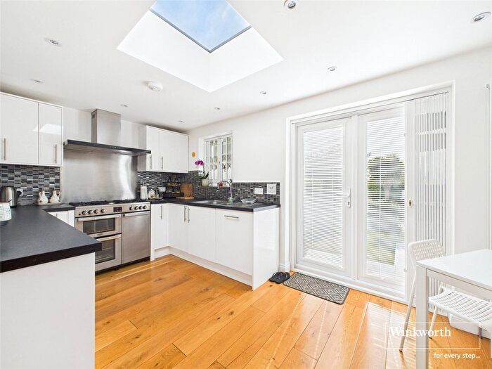 4 Bedroom Bungalow For Sale In Winston Avenue, Kingsbury, London, NW9