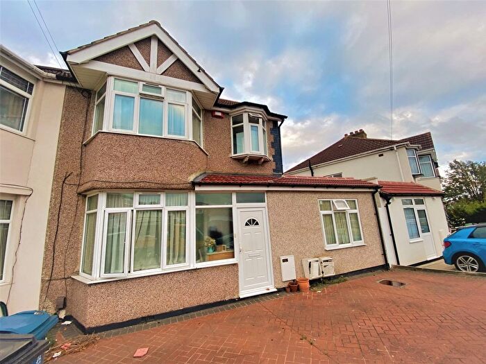 Studio To Rent In Malvern Gardens, Harrow, HA3