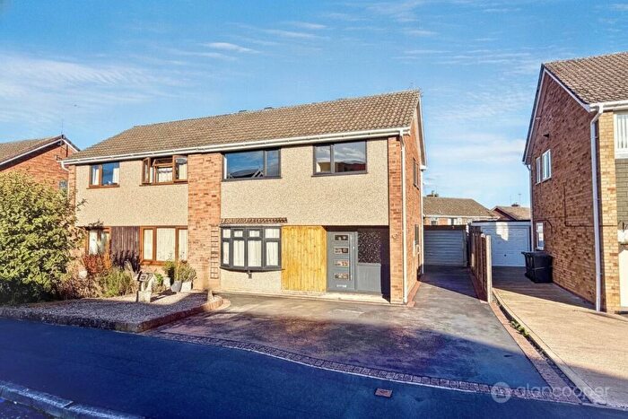 3 Bedroom Semi-Detached House For Sale In Mersey Road, Bulkington, CV12