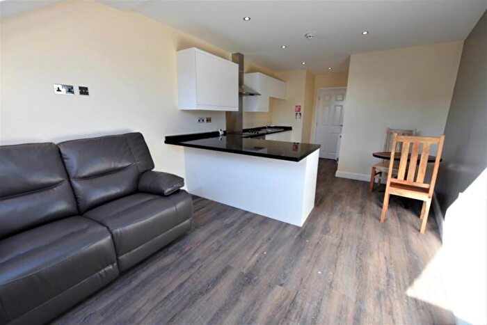2 Bedroom Flat To Rent In Woodsley Road Flat, LS3