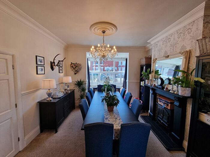 4 Bedroom Terraced House For Sale In Ellesmere Avenue, Hull, HU8