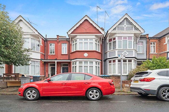 2 Bedroom Flat For Sale In James Avenue, NW2