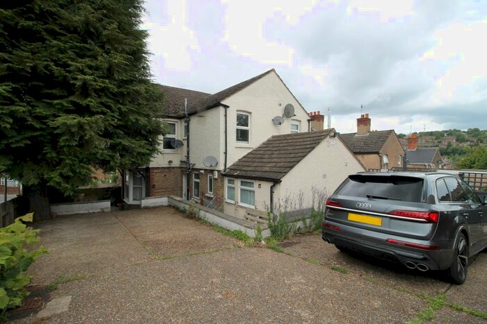 1 Bedroom Flat To Rent In Oakridge Road, High Wycombe, HP11