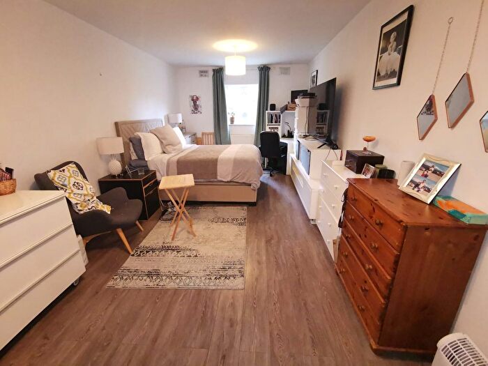 2 Bedroom Flat To Rent In Lewisham Way, New Cross, SE14