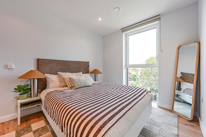 2 Bedroom Flat To Rent In Uncle Deptford, Deptford, London, SE8