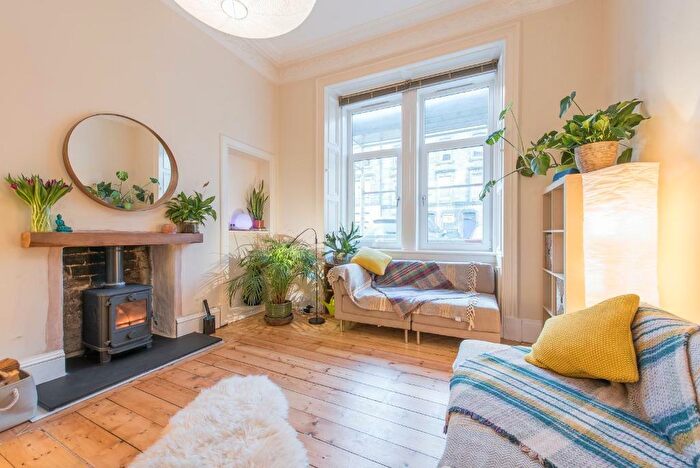 3 Bedroom Flat To Rent In Brunswick Street, Hillside, Edinburgh, EH7