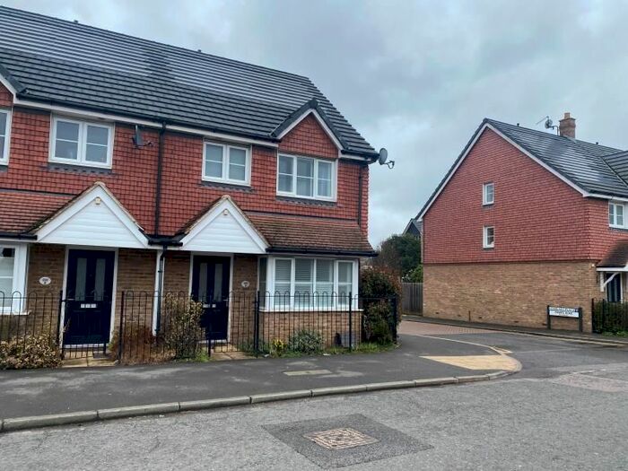 4 Bedroom End Of Terrace House To Rent In Ambleside Avenue, Walton-On-Thames, KT12