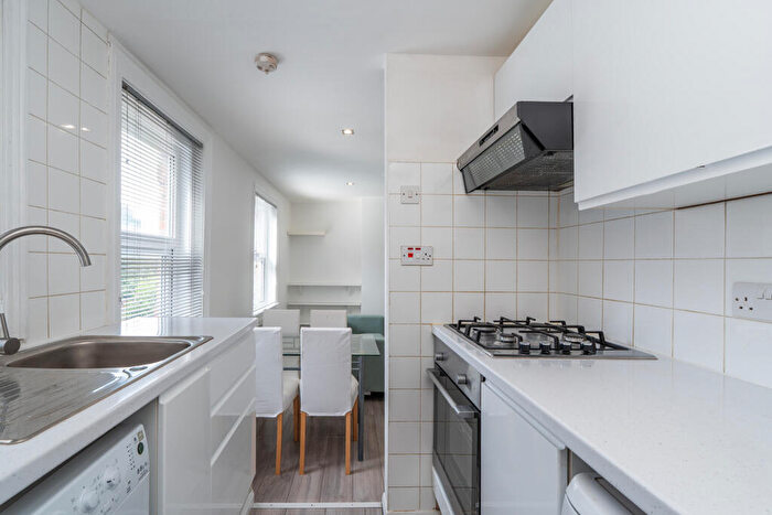 1 Bedroom Flat To Rent In Thornbury Avenue, Southampton, Hampshire, SO15