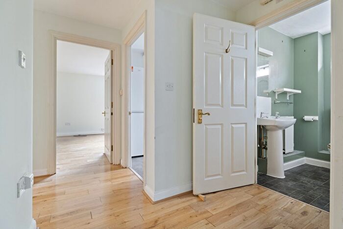 2 Bedroom Flat To Rent In Creswick Road, London, W3