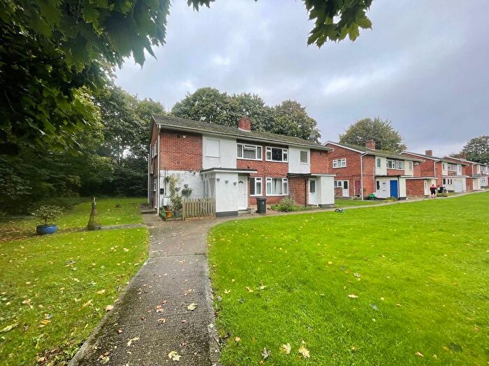 2 Bedroom Flat To Rent In Redfield Court, Newbury, RG14