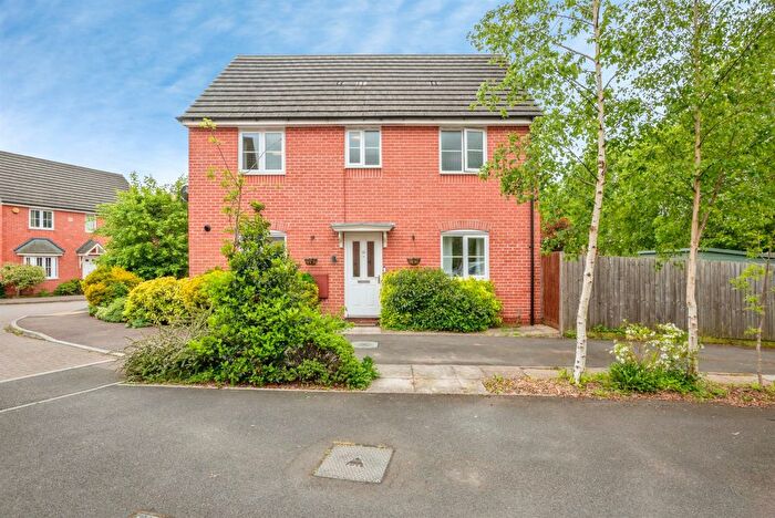 3 Bedroom Semi-Detached House For Sale In Sentinel Close, Worcester, WR2
