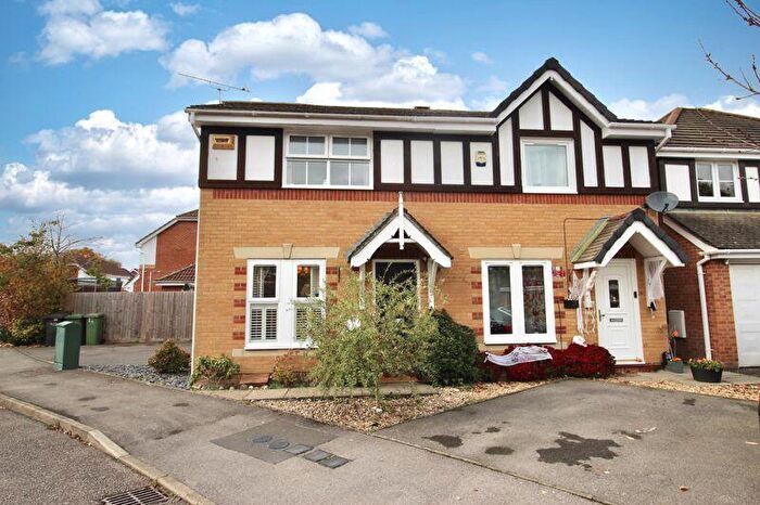 3 Bedroom Semi Detached House For Sale In Adams Close, Hedge End, SO30