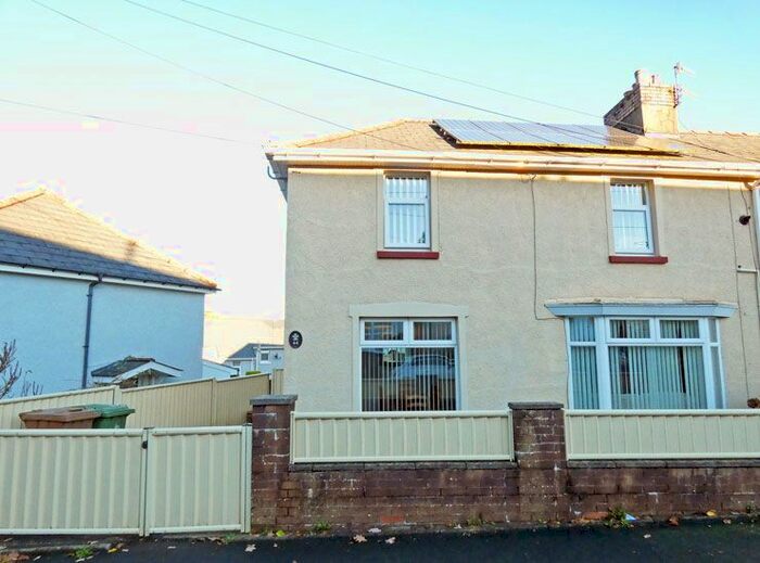 3 Bedroom Semi-Detached House For Sale In Maesycoed Terrace, Ystrad Mynach, Hengoed, CF82