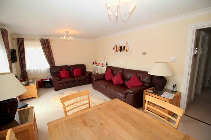 2 Bedroom Flat To Rent In Barbers Wharf, Poole, Dorset, BH15