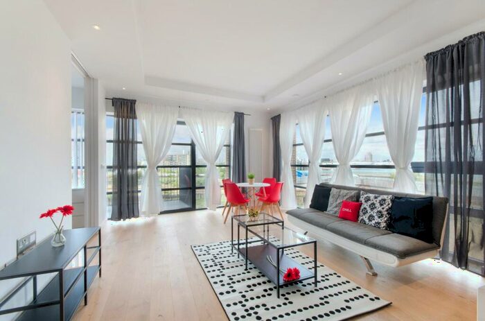 2 Bedroom Apartment To Rent In Amelia House, London City Island, London, E14