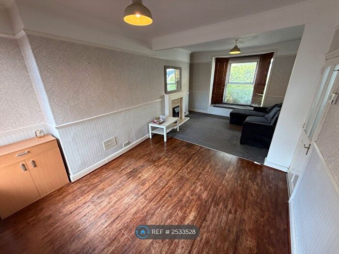 2 Bedroom End Of Terrace House To Rent In Eldon Grove, Hull, HU5