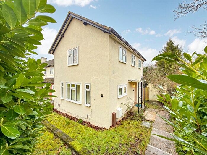 3 Bedroom Semi Detached House For Sale In Roundfield Avenue, Harpenden, Hertfordshire, AL5
