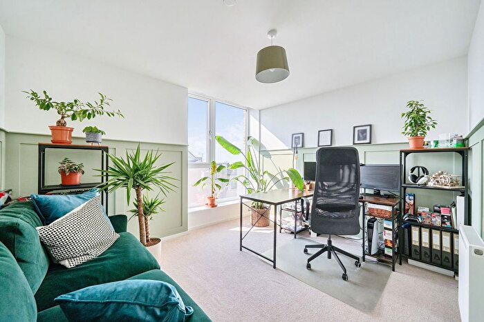 4 Bedroom Flat For Sale In Beulah Hill, Upper Norwood, London, SE19