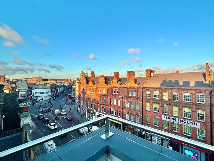 3 Bedroom Apartment For Sale In Camden High Street, London, NW1
