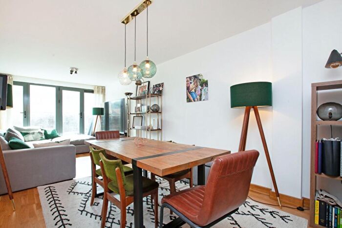 3 Bedroom Flat To Rent In Stean Street, Hanover Court, E8
