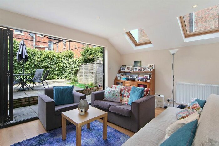 2 Bedroom Maisonette To Rent In Adelaide Grove, Shepherds Bush, London W12
