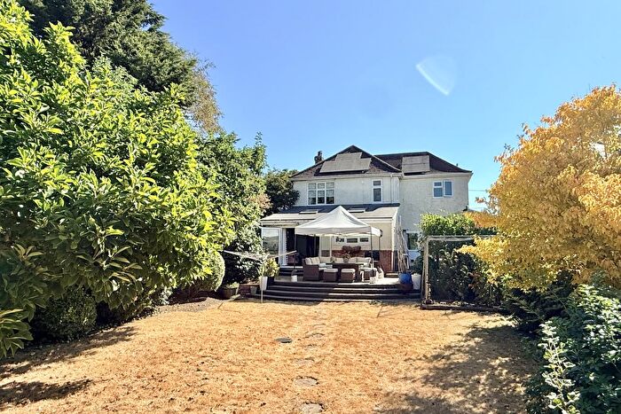 4 Bedroom Detached House For Sale In Christchurch Road, Kingston, BH24
