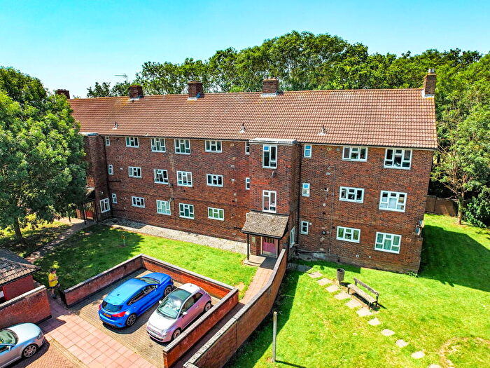 1 Bedroom Flat For Sale In Faymore Gardens, South Ockendon, RM15