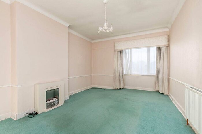 2 Bedroom Flat For Sale In Roseville Gardens, Edinburgh, EH5