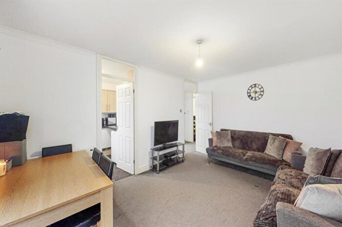 2 Bedroom Apartment For Sale In Trotwood, Chigwell, IG7