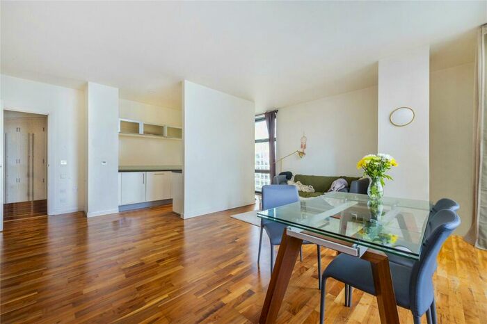 2 Bedroom Flat To Rent In Apartments West, South Quay Square, E14