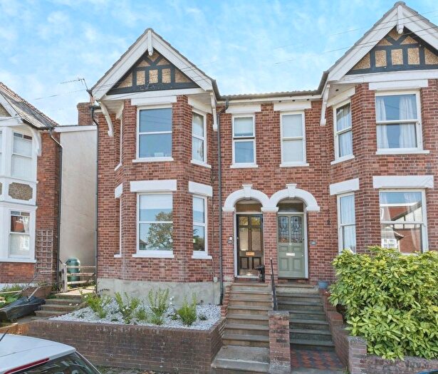 4 Bedroom Semi Detached House For Sale In Hopwood Gardens, Tunbridge Wells, Kent, TN4