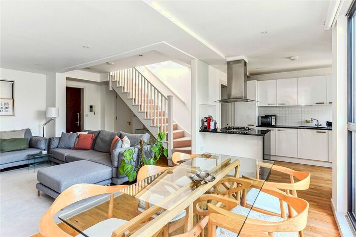 2 Bedroom Flat To Rent In King's Cross Road, London, WC1X