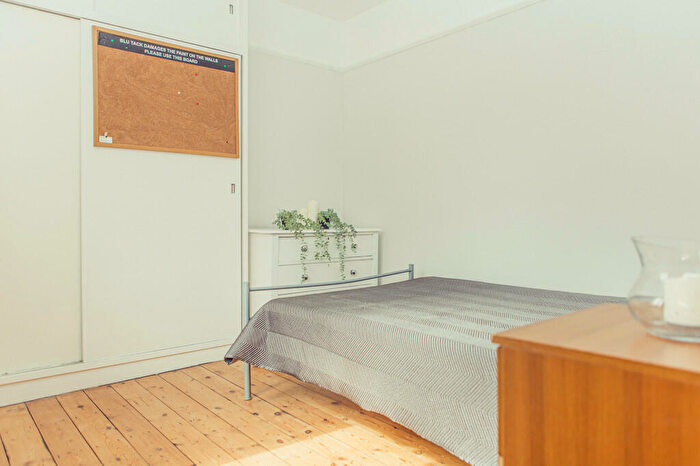 5 Bedroom Semi-Detached House To Rent In Hereford Close, Guildford, GU2