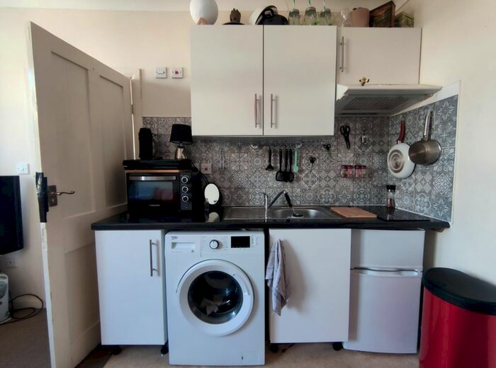 Studio To Rent In London Road, Dunton Green, Sevenoaks, TN13