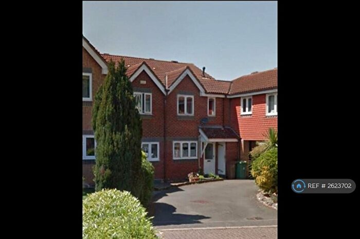 3 Bedroom Semi-Detached House To Rent In Chiltern Close, Worcester Park, KT4
