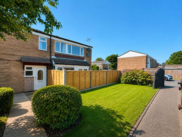 2 Bedroom Maisonette For Sale In Cleveland Close, Basingstoke, Hampshire, RG22