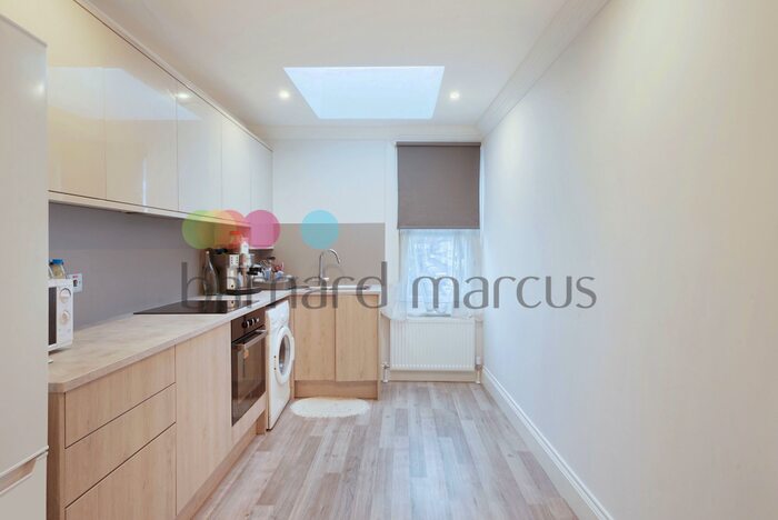 2 Bedroom Apartment To Rent In Farnley Road, SE25