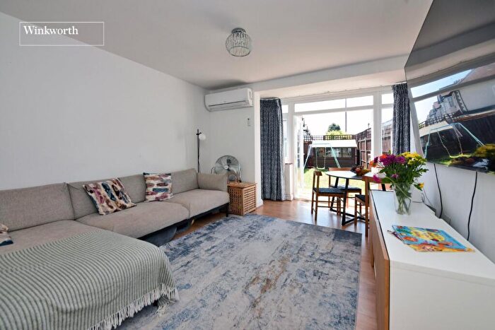 1 Bedroom Flat For Sale In Abbotts Road, Cheam, Sutton, SM3