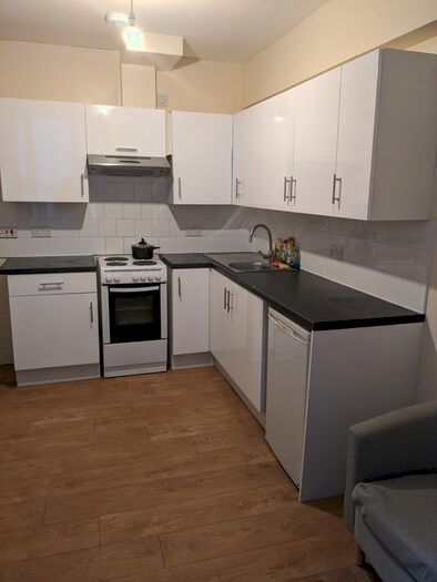 4 Bedroom Flat To Rent In Wolverton Gardens, London, W6