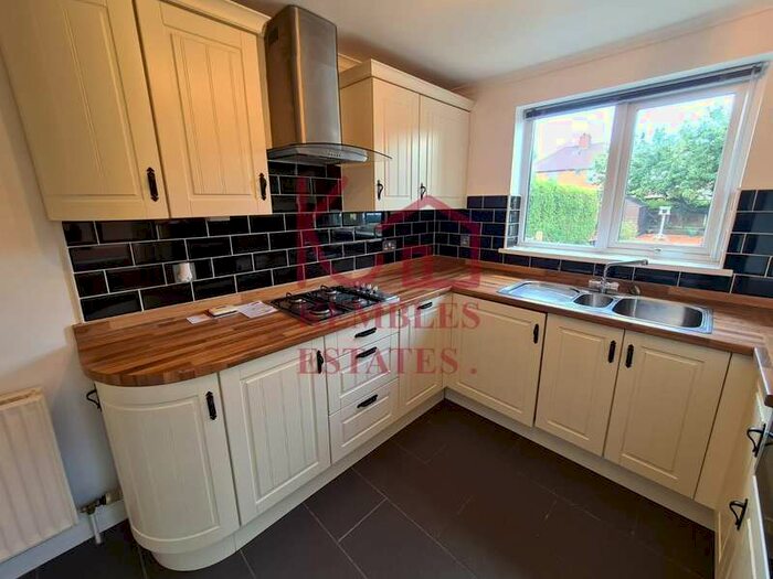 3 Bedroom Semi-Detached House To Rent In Harrowden Road, Doncaster, DN2