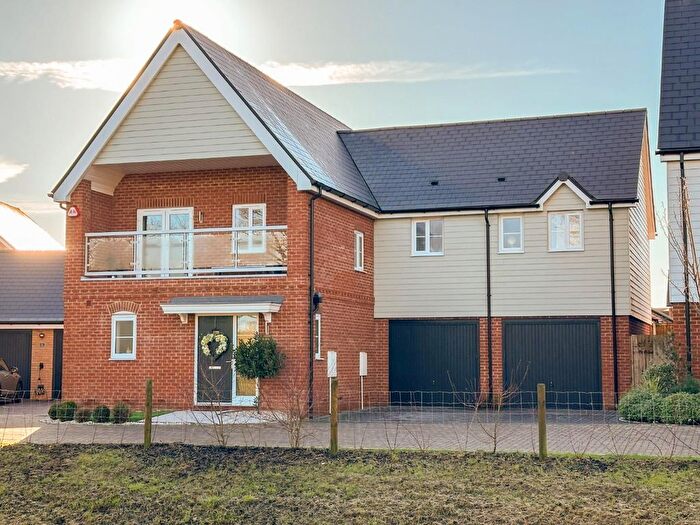 4 Bedroom Detached House For Sale In Charlotte Close, Rochford, SS4