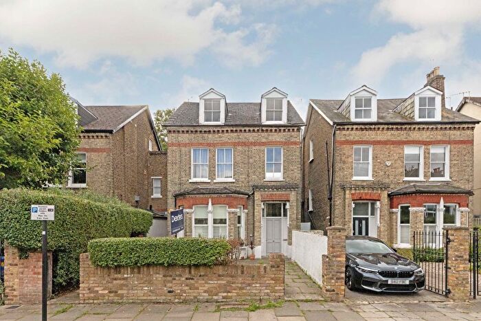 2 Bedroom Flat To Rent In Grosvenor Road, London, W4